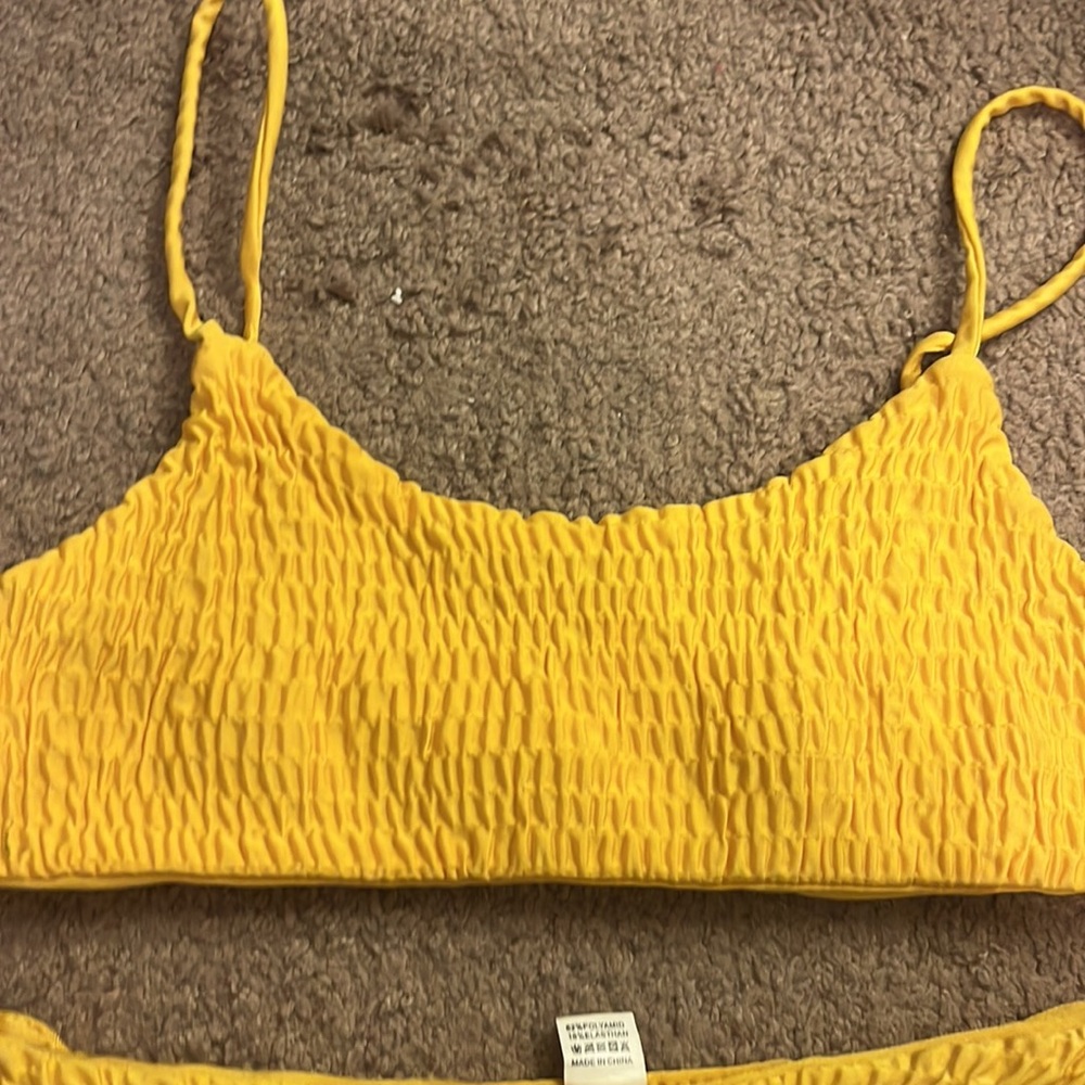Mini yellow bikini - Picture 3 of 5